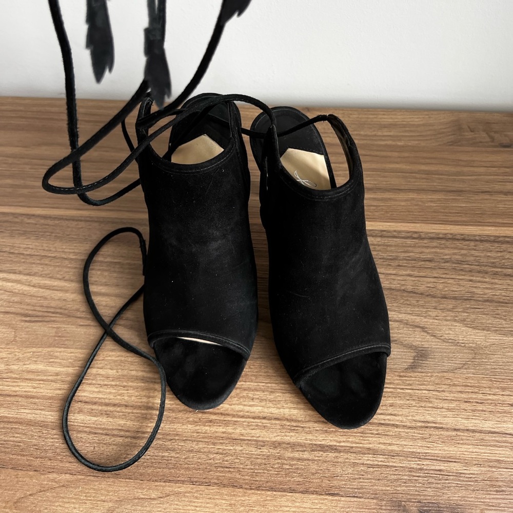 Shoes from Club Monaco (Isa Tapia).